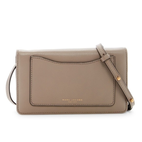Marc Jacobs Handbags - NWT Marc Jacobs Recruit Leather Crossbody Wallet